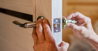 Установка и замена дверной ручки в Туймазы от 275 руб. – Мастер24, монтаж фурнитуры, недорого